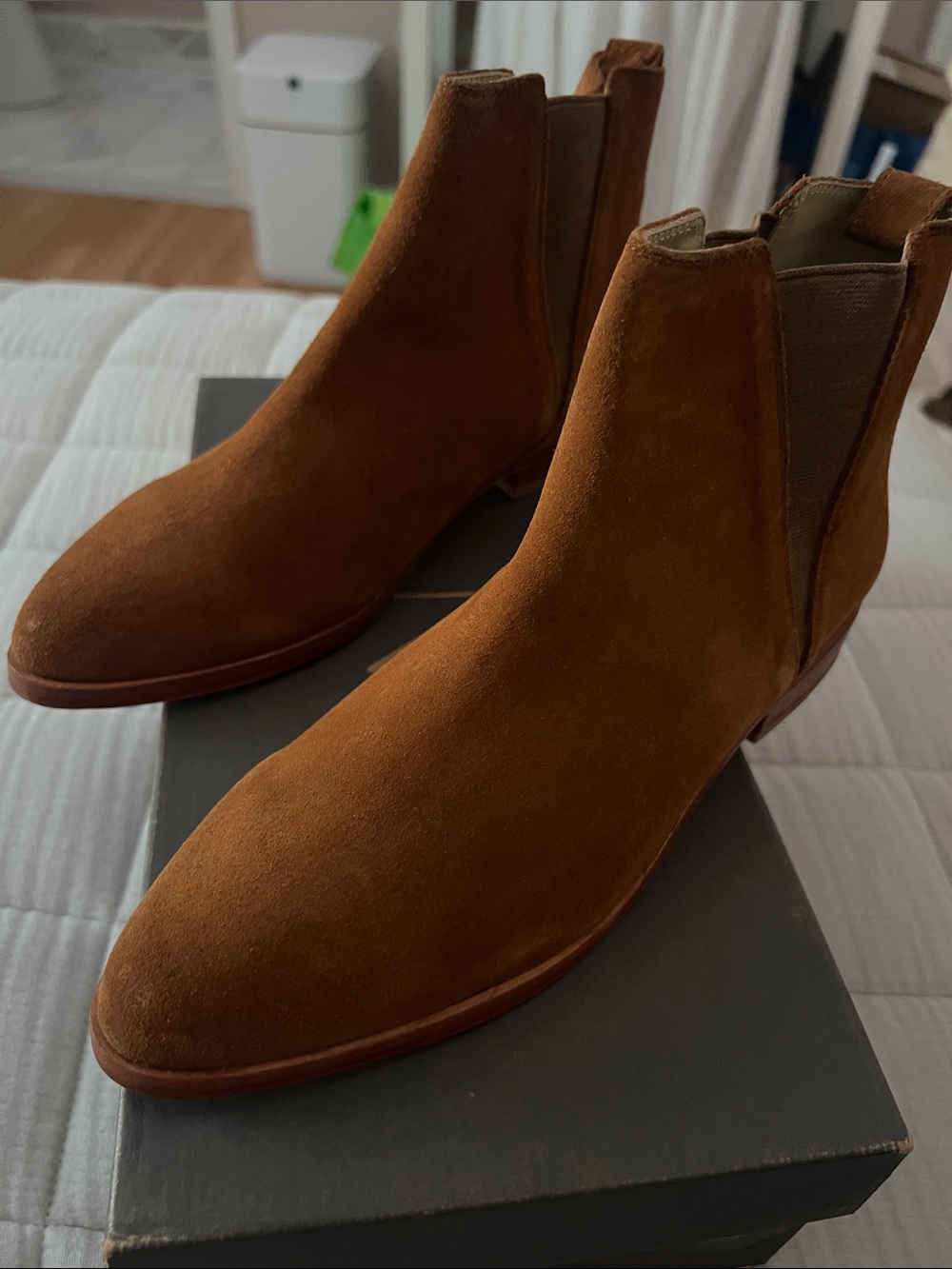 Womens Brown Chestnut Suede Chelsea Boots Nisolo brand. Marked 9 fit like 8